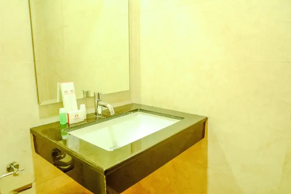 Джакарта: Spacious and Modern L'Avenue Apartment