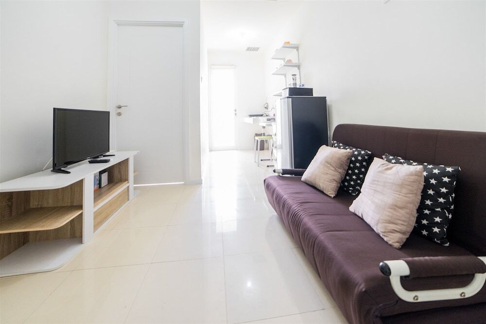 Бандунг: Minimalist Apartment with Sofa Bed at Parahyangan Residence