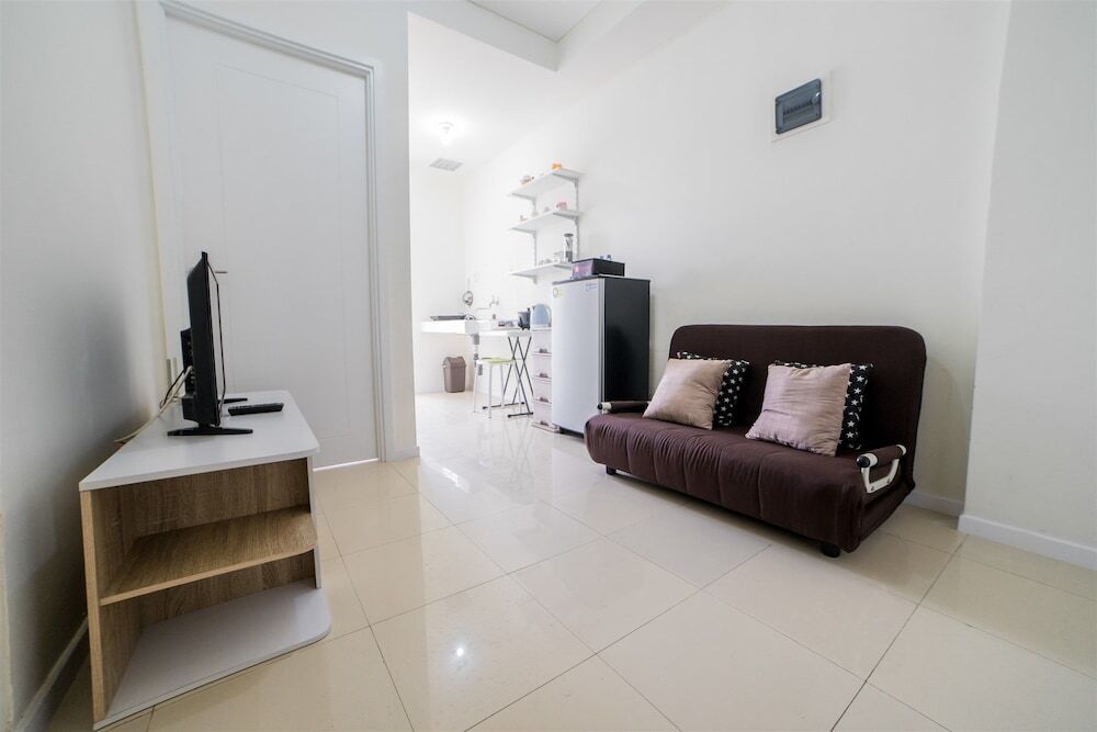 Бандунг: Minimalist Apartment with Sofa Bed at Parahyangan Residence