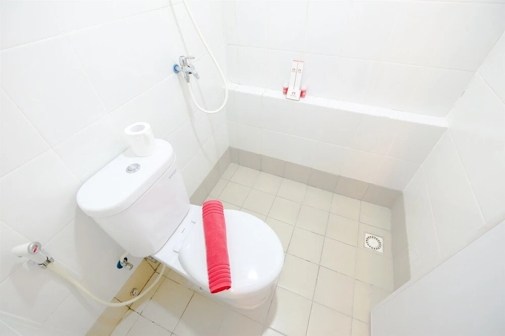 Джакарта: New & Clean Bassura City Apartment
