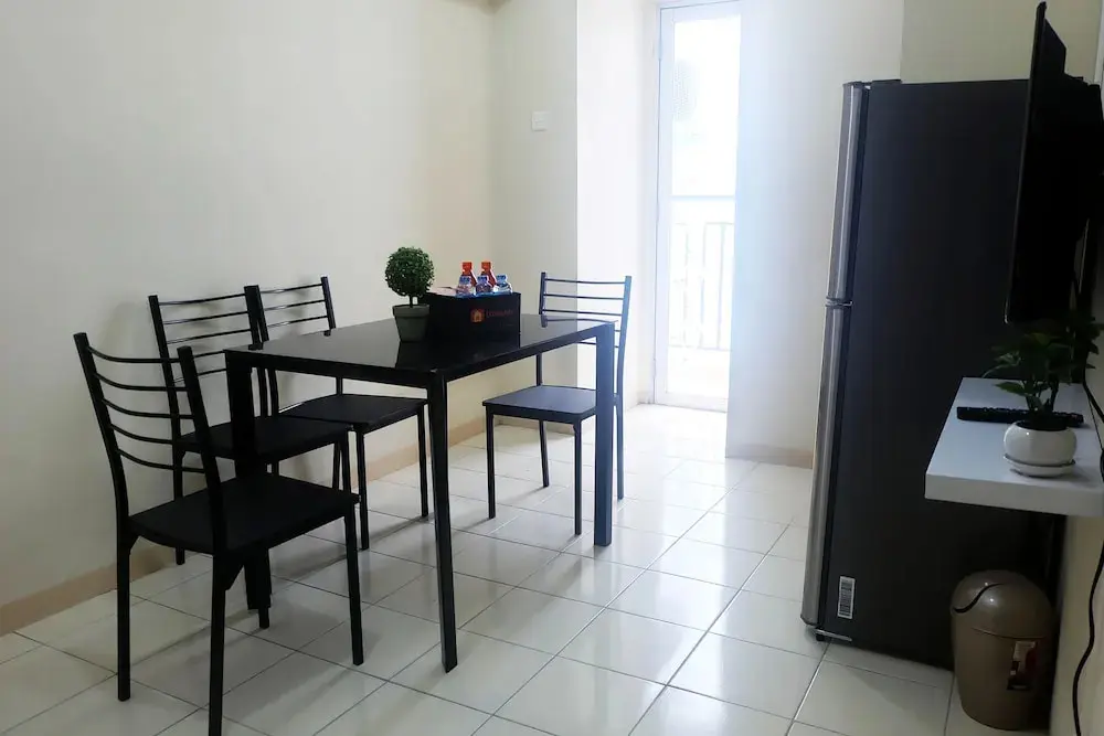 Джакарта: Cozy Green Park View Daan Mogot Apartment