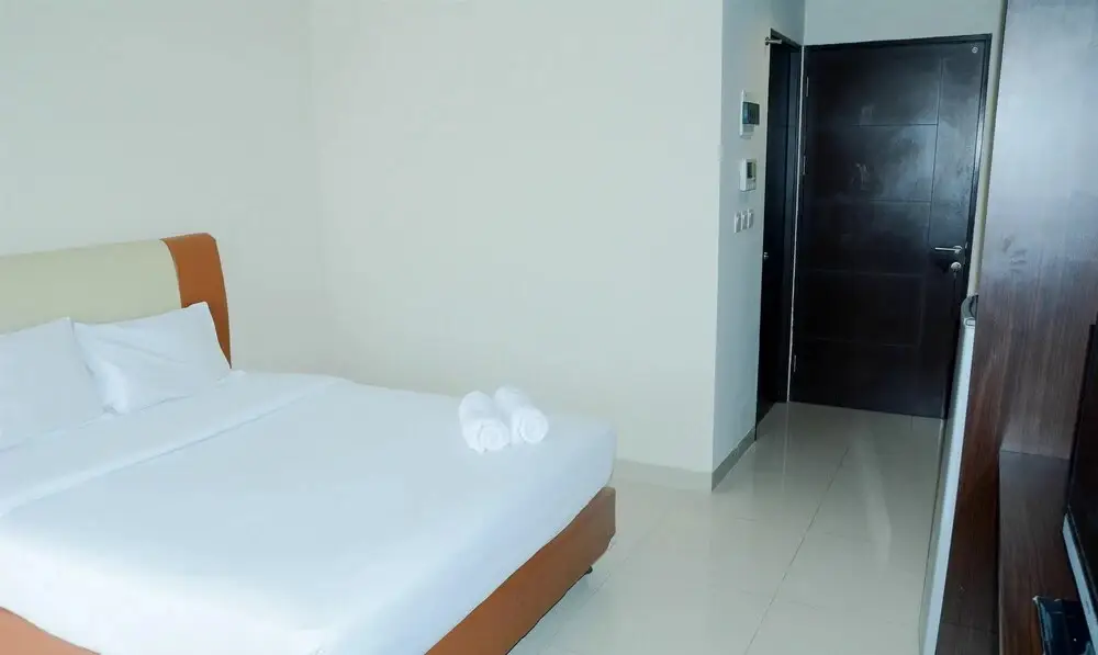 Simply Studio Room Atria Residence Apartment near Summarecon Mall By Travelio — фото 1