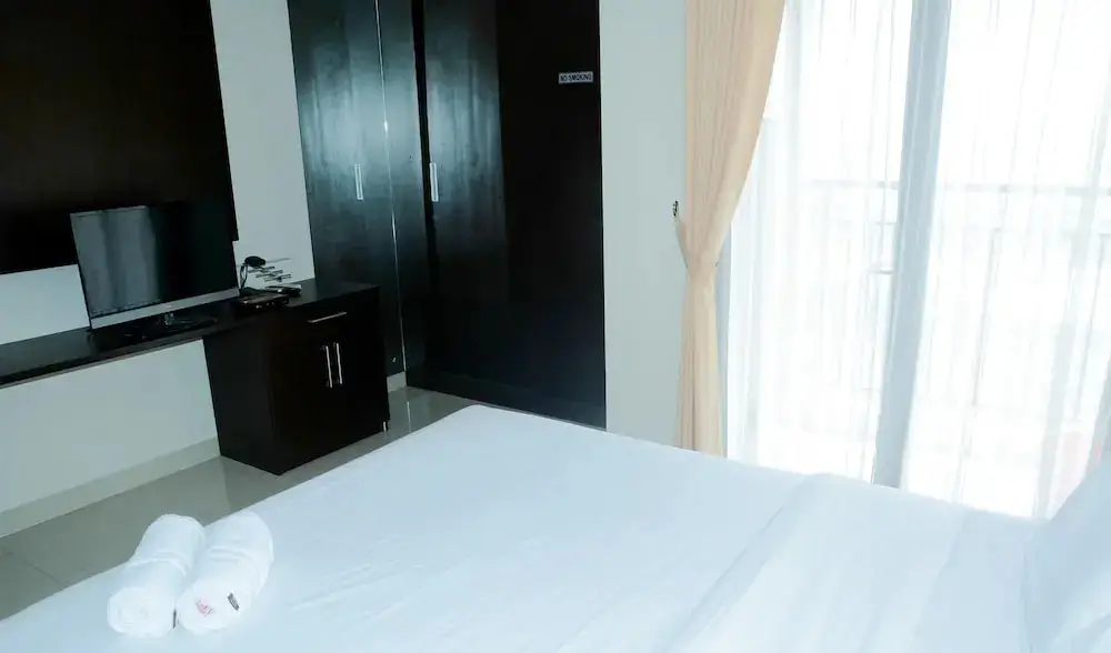 Legok: Simply Studio Room Atria Residence Apartment near Summarecon Mall By Travelio