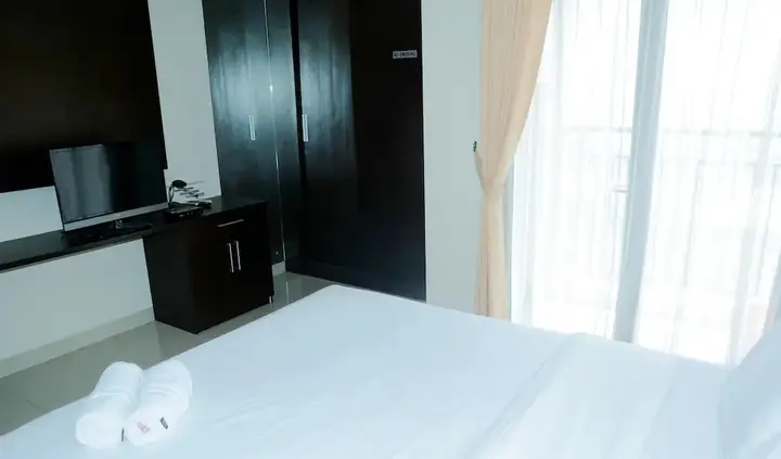 Legok: Simply Studio Room Atria Residence Apartment near Summarecon Mall By Travelio