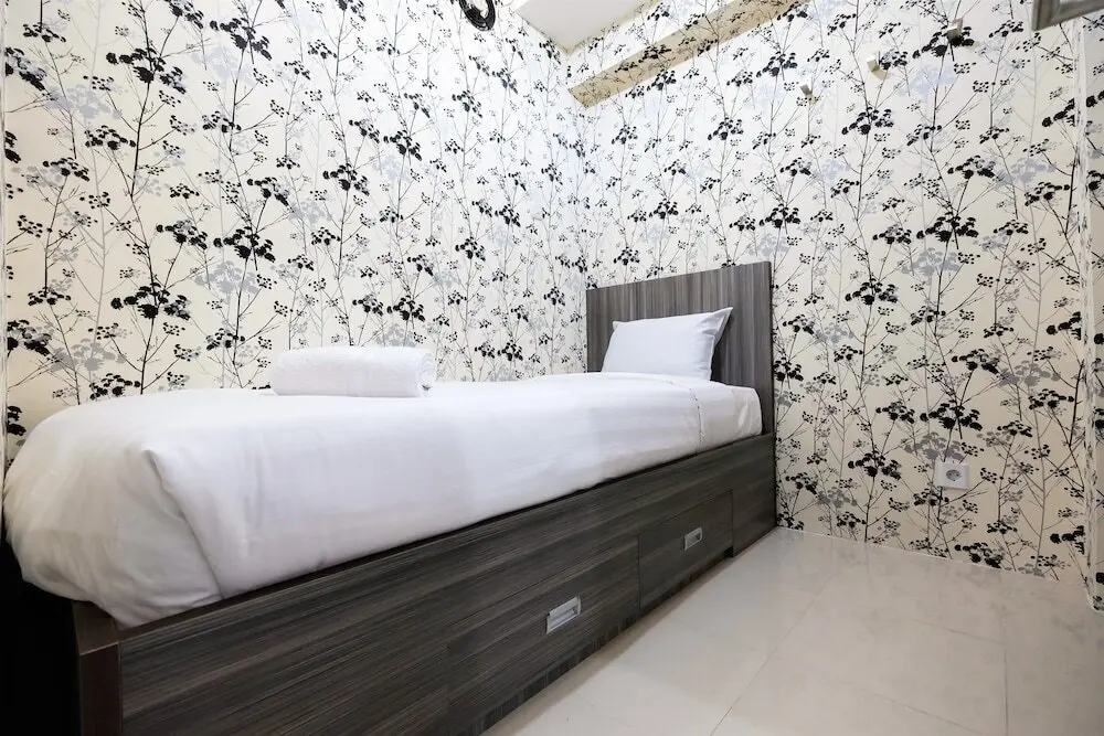 Джакарта: Modern Room Bassura City Apartment