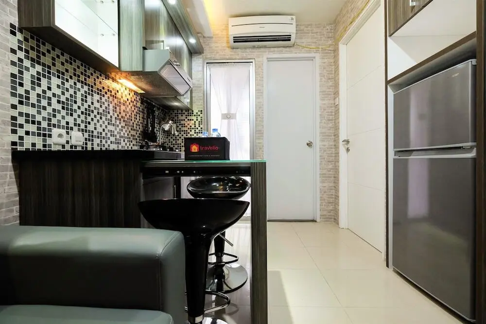Джакарта: Modern Room Bassura City Apartment
