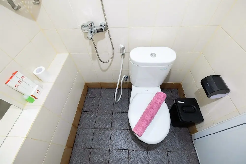 Джакарта: Modern Room Bassura City Apartment