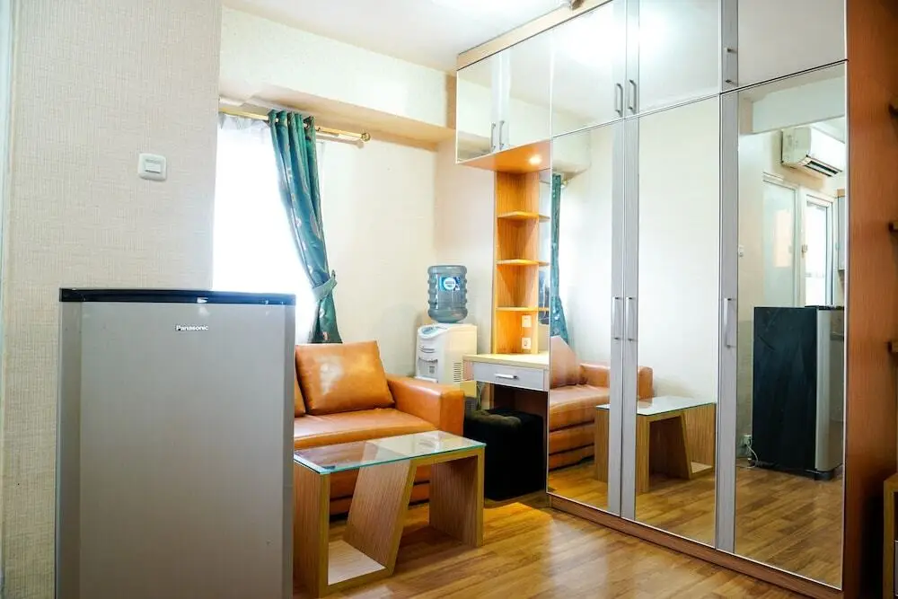 Джакарта: Furnished Studio with Comfortable Design Green Pramuka Apartment