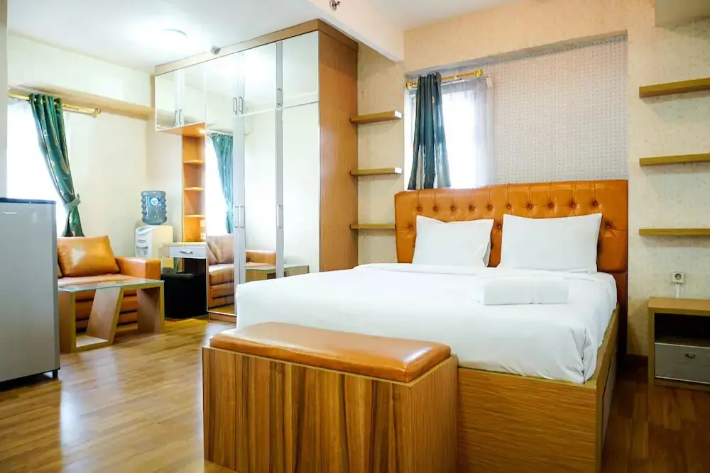 Джакарта: Furnished Studio with Comfortable Design Green Pramuka Apartment