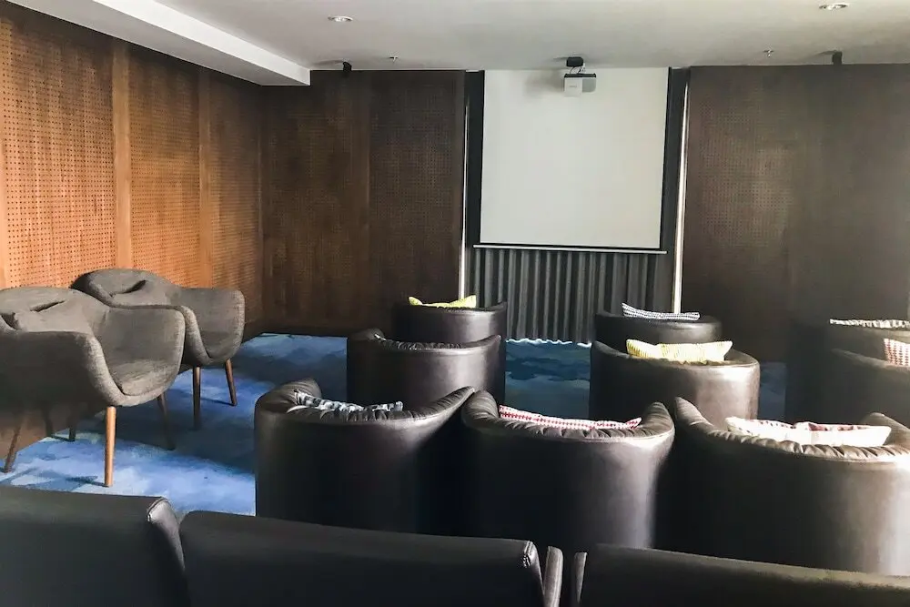 Джакарта: Four Star Apartment Veranda Near Puri