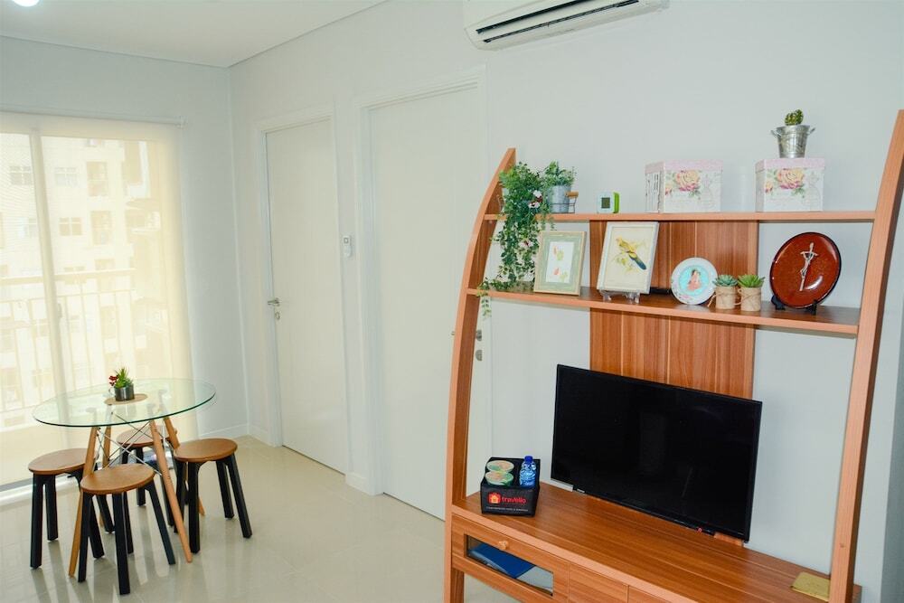 Джакарта: Cozy & Stylish Apartment W/ Great View At Madison Park