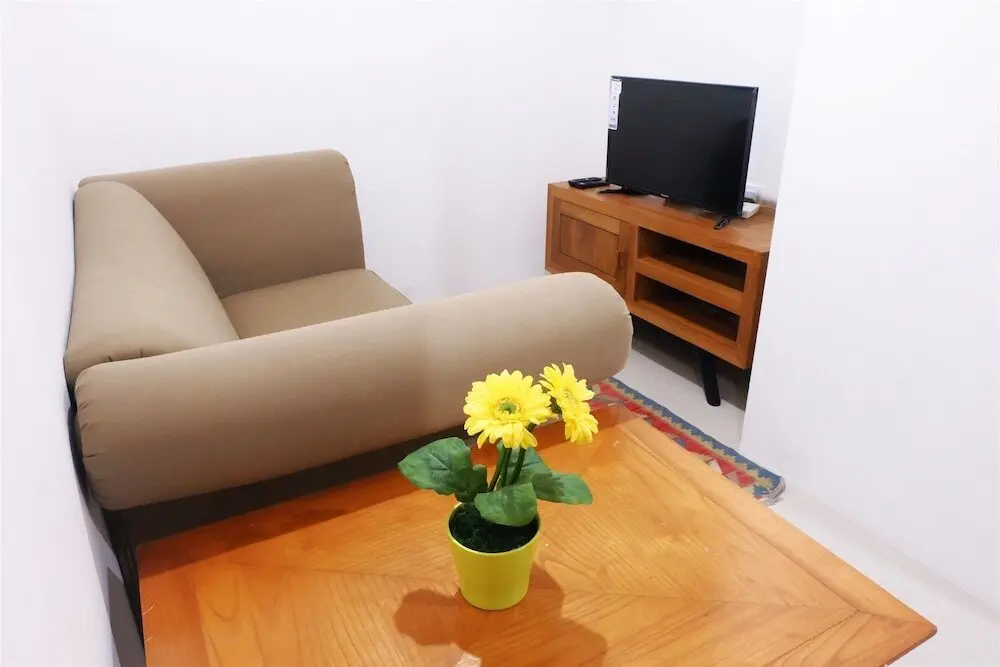 Джакарта: Homey Woodland Park Apartment Near Kalibata Plaza