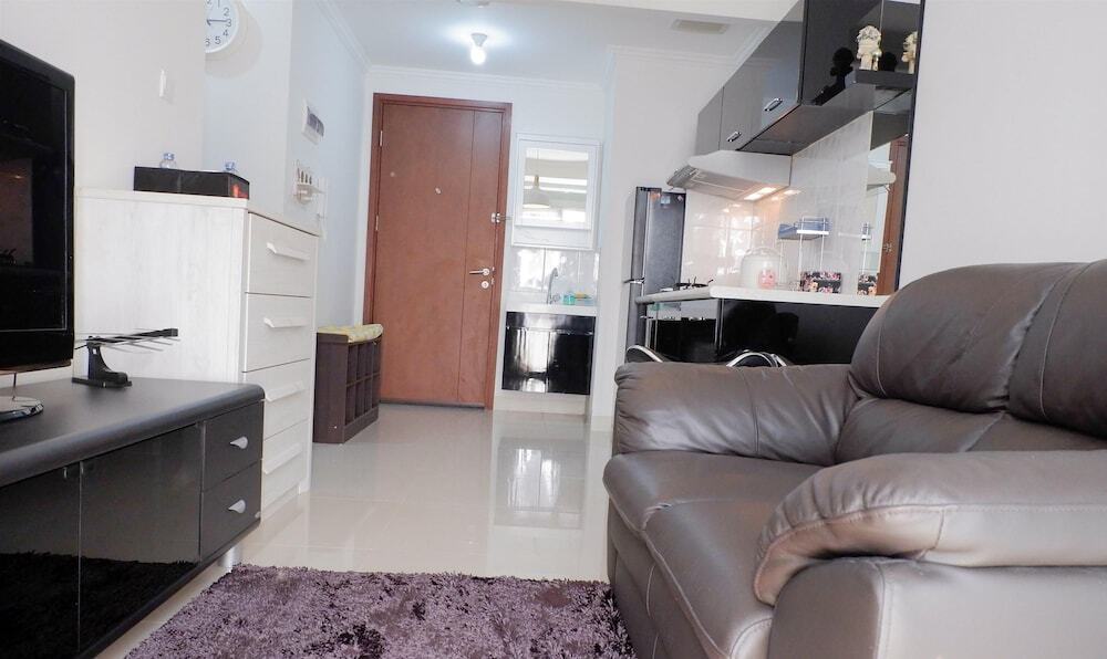 Джакарта: Homey and Minimalist Signature Park Grande Apartment