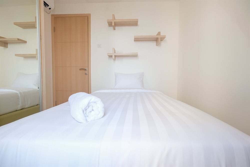 Джакарта: Comfy Connected to Mall at Bassura City Apartment