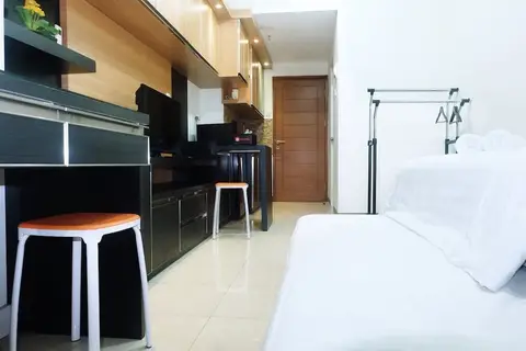 Cozy Studio Apartment Near Mall Kelapa Gading — фото 1