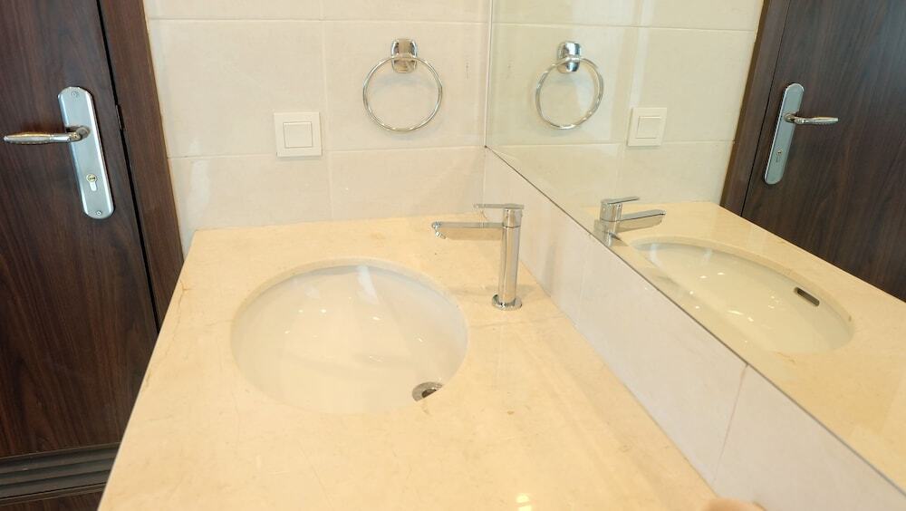 Джакарта: Luxury Spacious St Moritz Presidential Puri