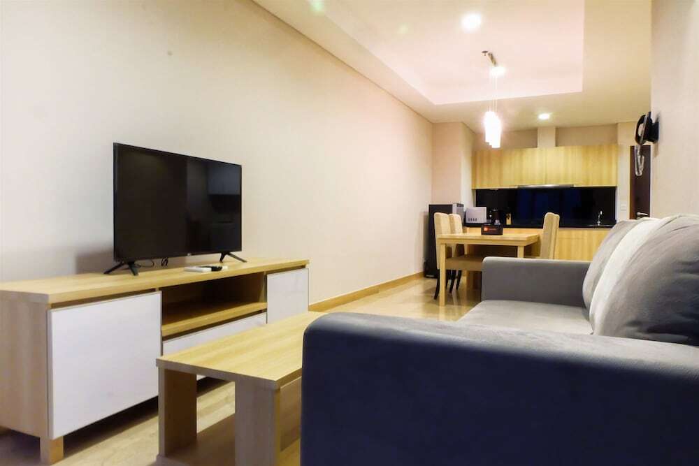 Джакарта: The 5Th Floor Lavenue Apartment