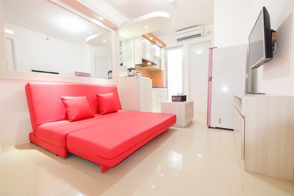 Джакарта: Minimalist Modern Bassura City Apartment Near Bassura City Mall
