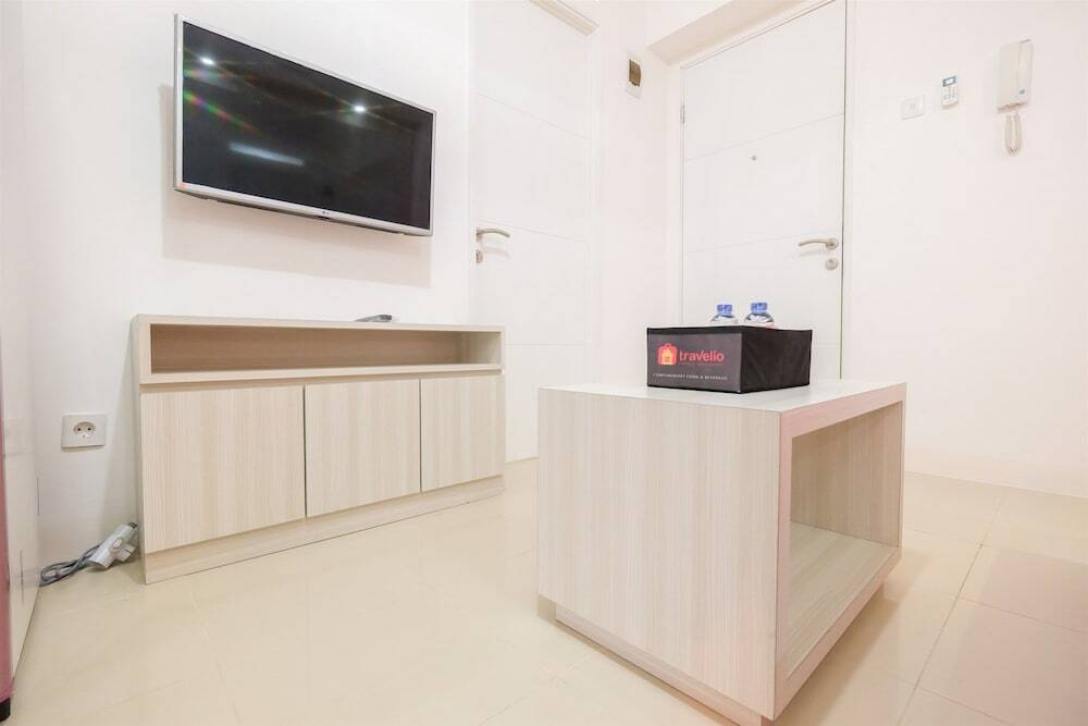 Джакарта: Minimalist Modern Bassura City Apartment Near Bassura City Mall