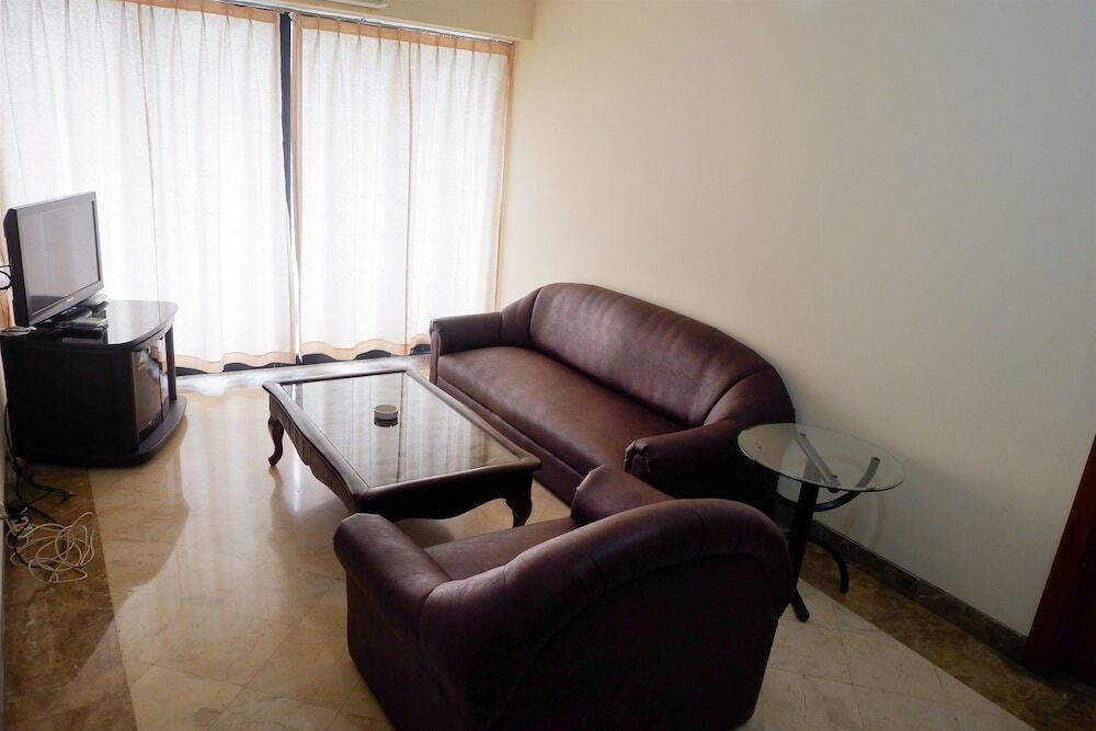 Джакарта: Minimalist Bonavista Apartment