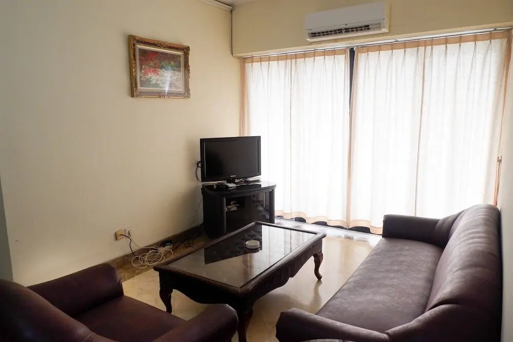 Джакарта: Minimalist Bonavista Apartment