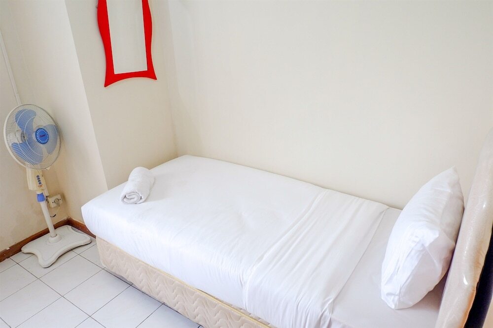 Джакарта: Minimalist Bonavista Apartment