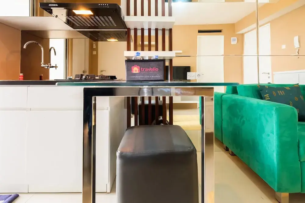 Джакарта: Luxurious Bassura City Apartment with Mall Access