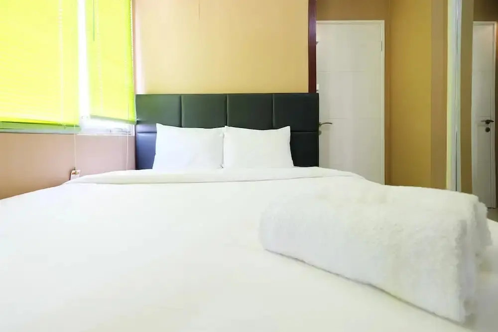 Джакарта: Luxurious Bassura City Apartment with Mall Access