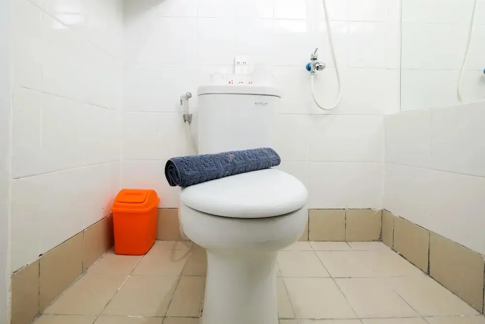 Джакарта: Luxurious Bassura City Apartment with Mall Access