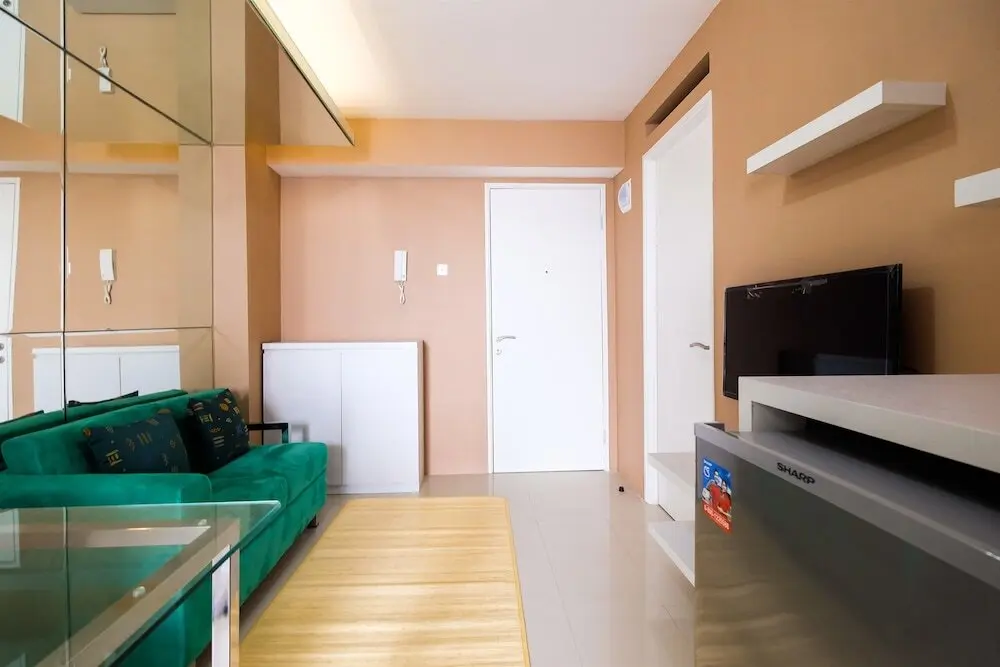 Джакарта: Luxurious Bassura City Apartment with Mall Access