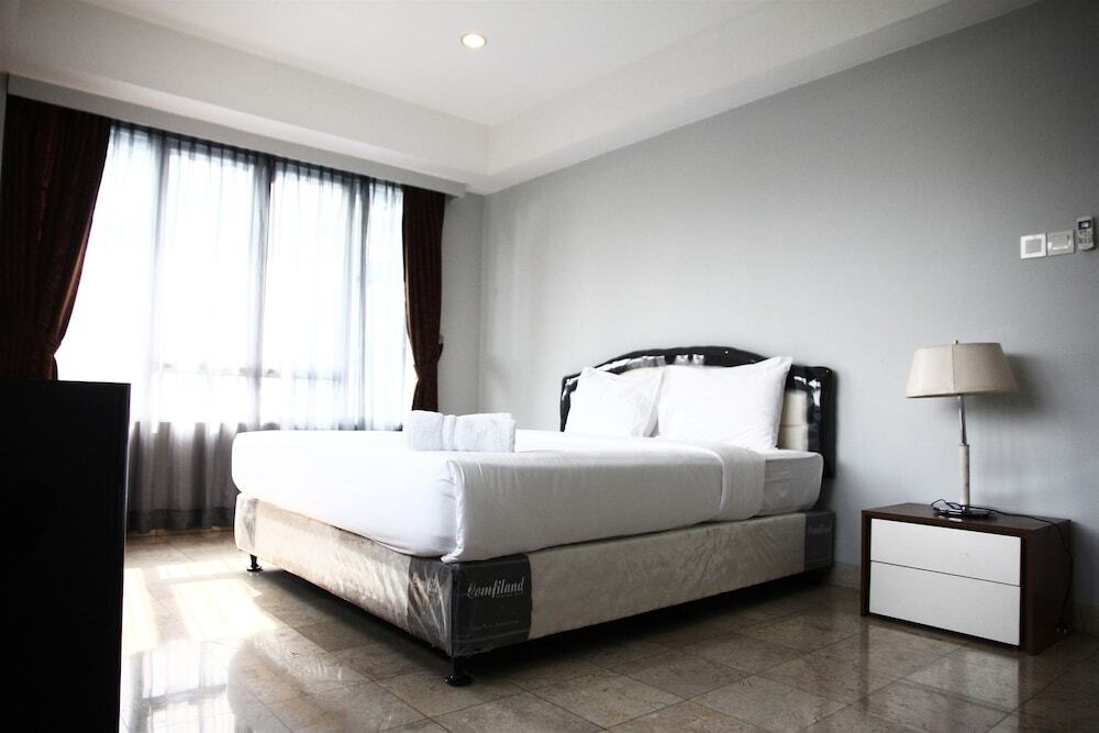 Джакарта: Classic Brawijaya Apartment with Pool View