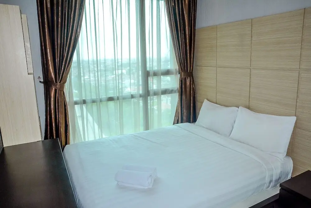 Джакарта: The Royal St. Moritz Apartment