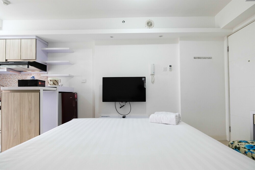 Джакарта: Comfy and Cozy Studio Bassura City Cipinang Apartment