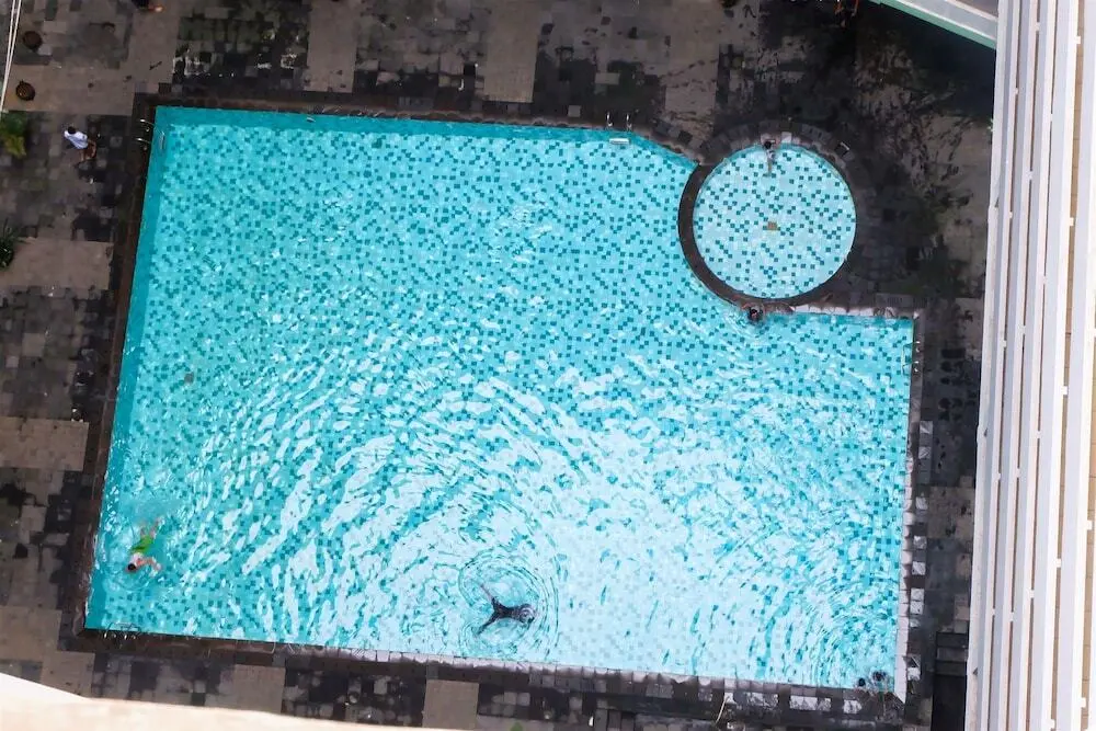 Джакарта: Spacious Pool View Menteng Square Apartment
