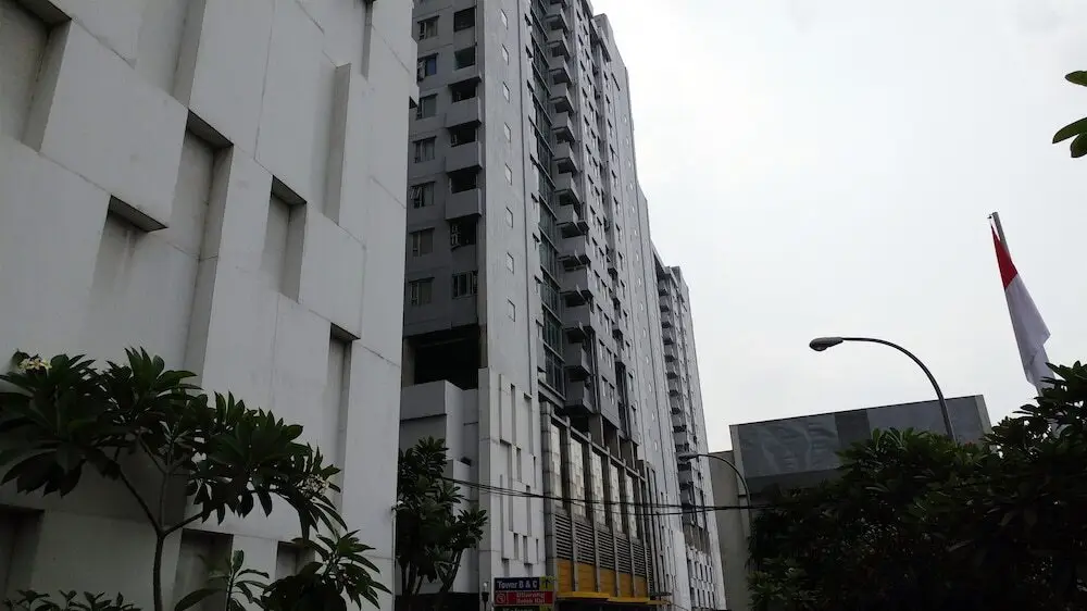 Spacious Pool View Menteng Square Apartment — фото 1