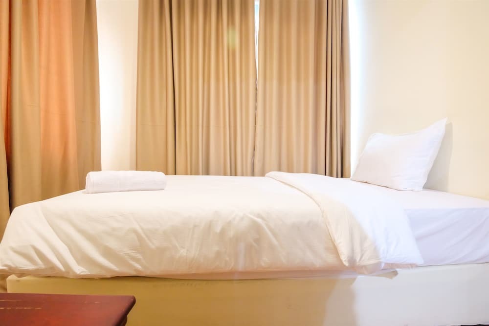 Джакарта: Spacious Riverside Pluit Apartment