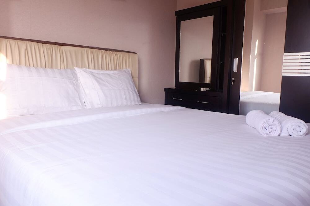 Джакарта: Kalibata Apartment With Sofa Bed Near Shopping Center