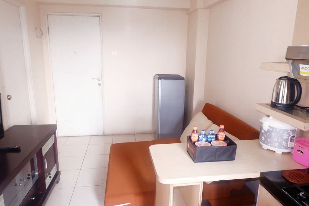 Джакарта: Kalibata Apartment With Sofa Bed Near Shopping Center