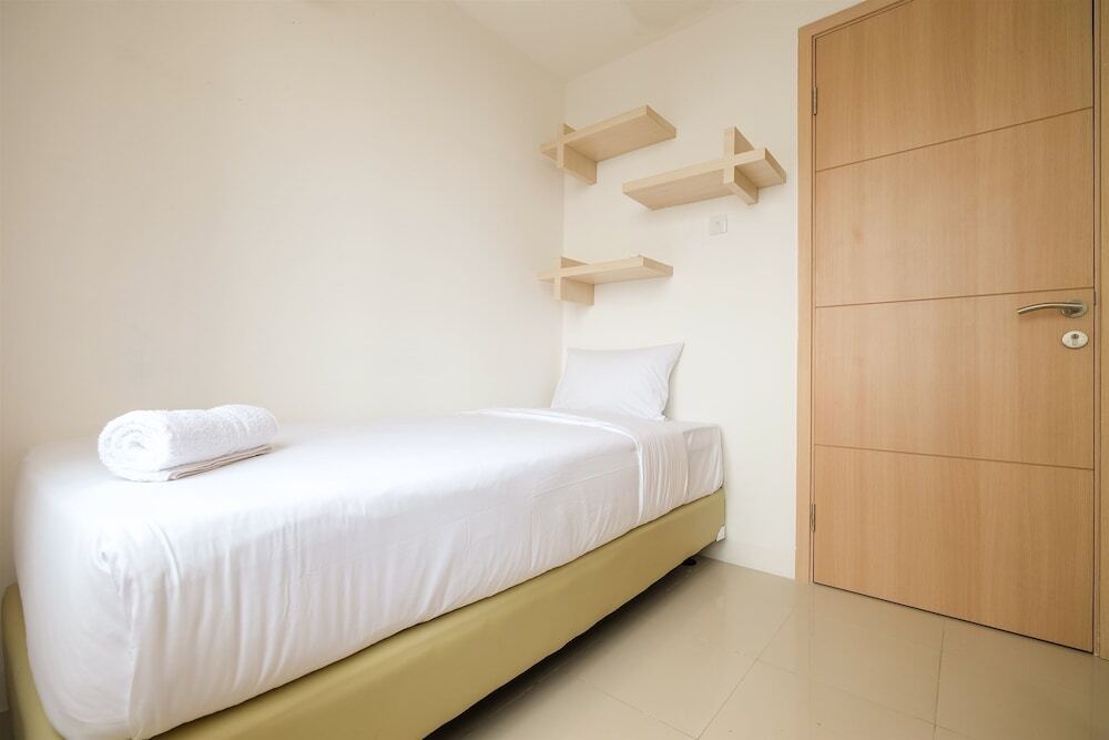 Джакарта: Spacious Bassura City Apartment with Pool View