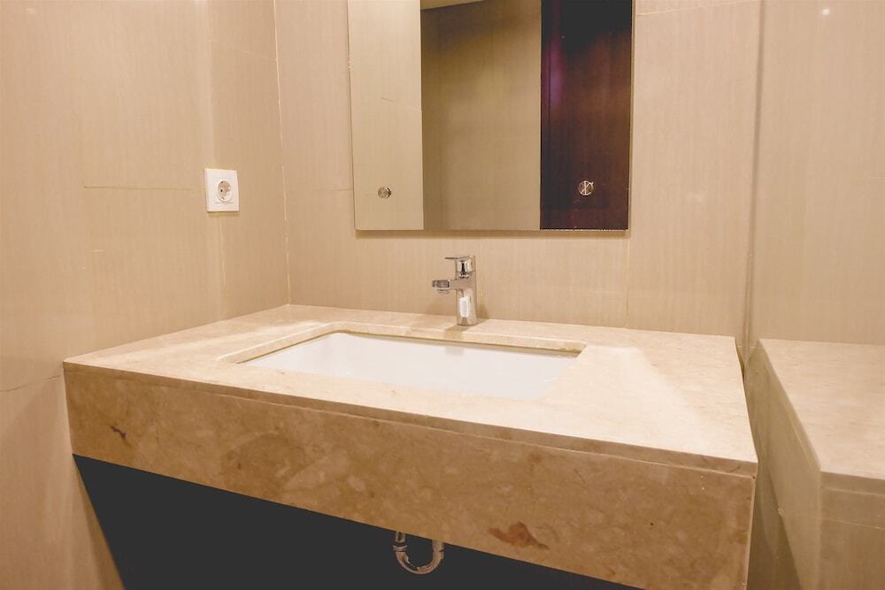 Джакарта: Fully Furnished Studio Apartment Near Mt Haryono And Halim