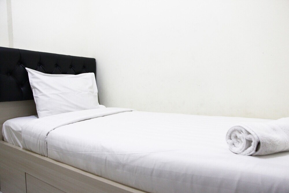 Бекаси: Kemang View Apartment