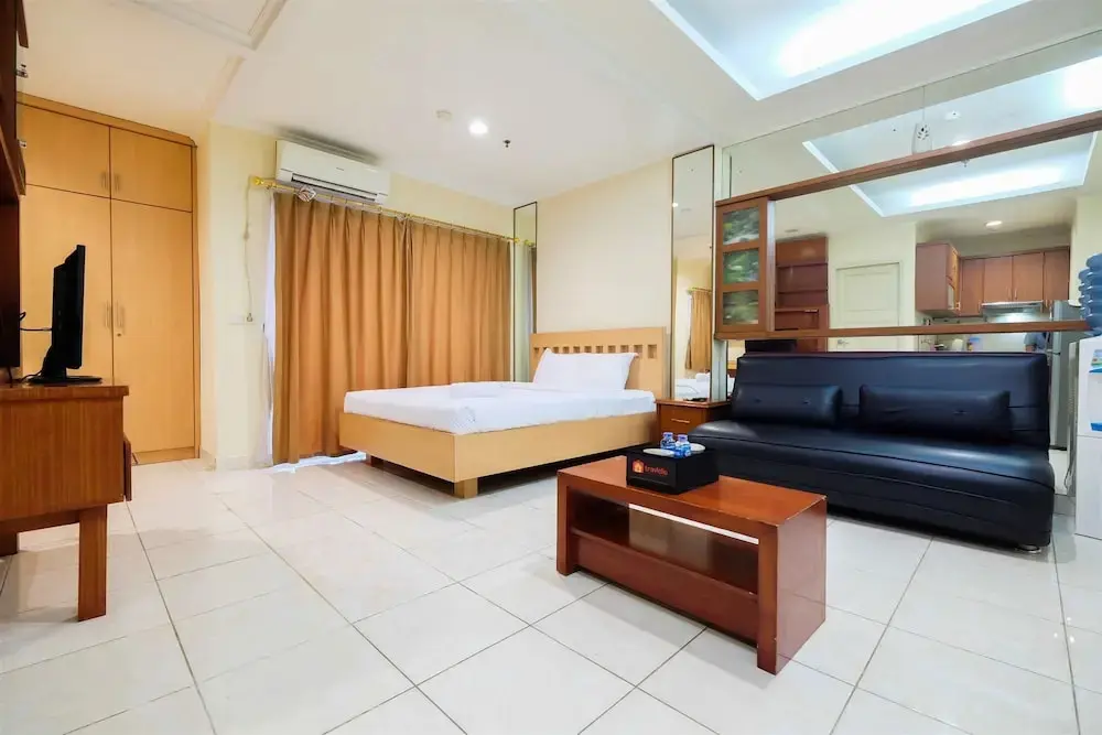 Джакарта: Simply Spacious Studio Room at City Home Apartment near Kelapa Gading