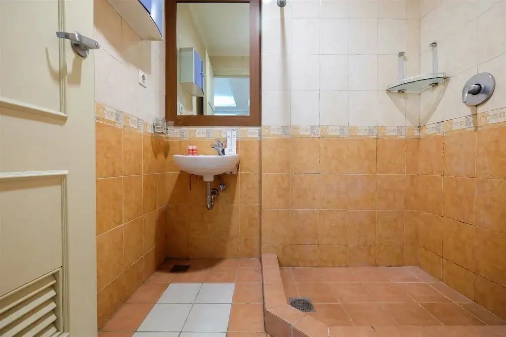 Джакарта: Simply Spacious Studio Room at City Home Apartment near Kelapa Gading