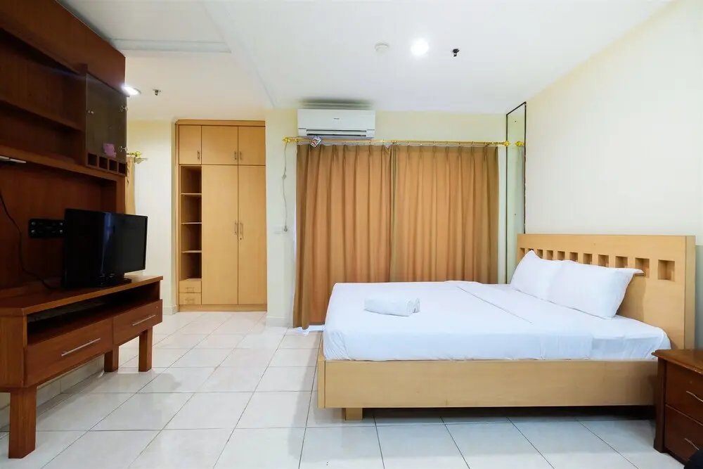 Джакарта: Simply Spacious Studio Room at City Home Apartment near Kelapa Gading