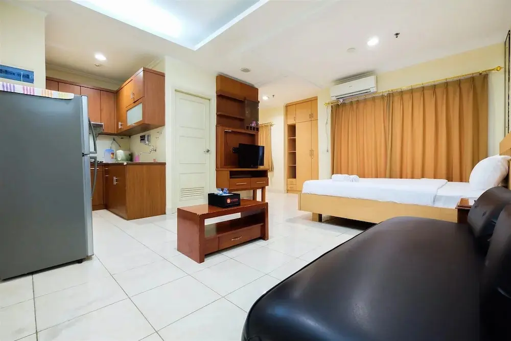 Джакарта: Simply Spacious Studio Room at City Home Apartment near Kelapa Gading