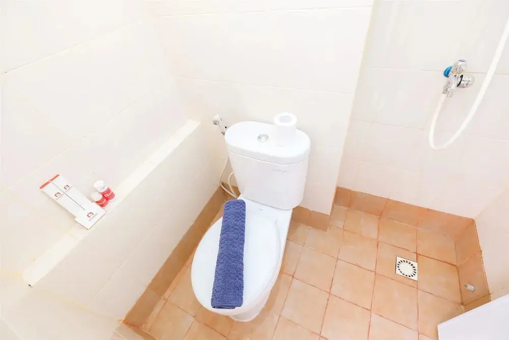 Джакарта: Simple Studio Bassura City Apartment