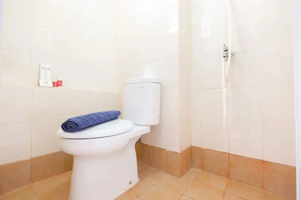 Джакарта: Simple Studio Bassura City Apartment