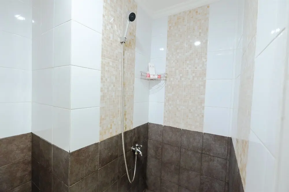 Джакарта: Pool View Green Pramuka Apartment near Shopping Mall