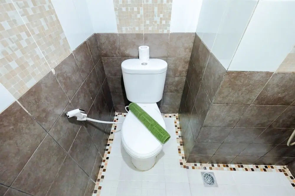 Джакарта: Pool View Green Pramuka Apartment near Shopping Mall