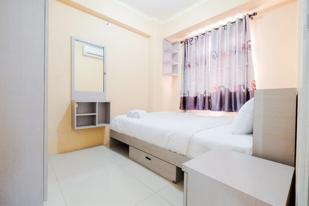 Джакарта: Pool View Green Pramuka Apartment near Shopping Mall